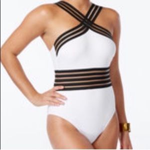 Kenneth Cole one piece size S